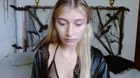 SophiaLee online show from 10-25-25, 10:48