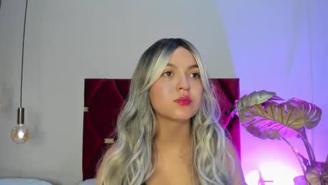 Snapshot of sophiacolliins chatting on 10-15-25, 11:43 sophiacolliins online show from 10-15-25, 11:43