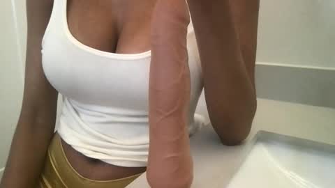 Sophia online show from 05-14-26, 01:18