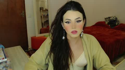 Snapshot of sophie_fantasy_hot chatting on 05-31-26, 05:04 Sophie Fantasys online show from 05-31-26, 05:04