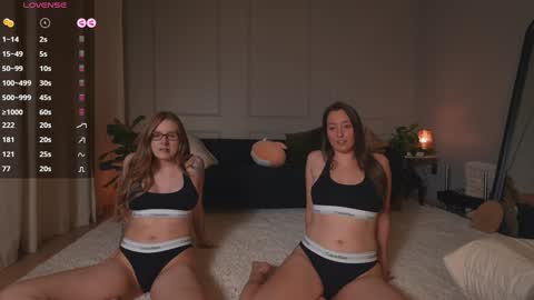 Snapshot of sophie_fennec chatting on 10-25-25, 11:43 sophie_fennec online show from 10-25-25, 11:43