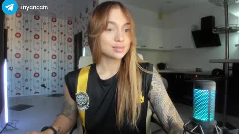 Snapshot of sophie_in chatting on 12-17-24, 07:07 Sonya online show from 12-17-24, 07:07