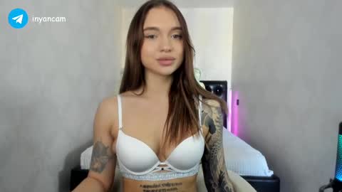 Snapshot of sophie_in chatting on 02-20-25, 07:01 Sonya online show from 02-20-25, 07:01