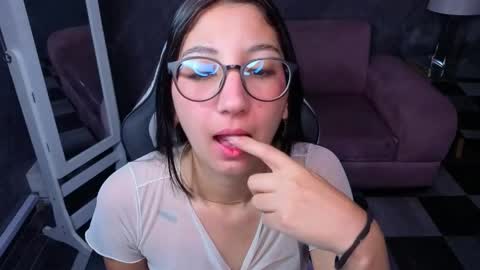 sophie_jones_b online show from 04-06-26, 12:50