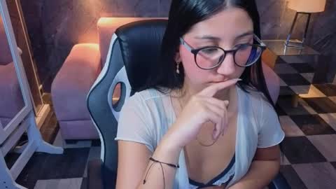 Snapshot of sophie_jones_b chatting on 04-29-26, 05:30 sophie_jones_b online show from 04-29-26, 05:30