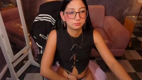Snapshot of sophie_jones_b chatting on 05-08-26, 01:38 sophie_jones_b online show from 05-08-26, 01:38