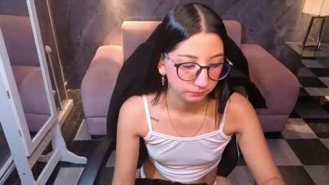 Snapshot of sophie_jones_b chatting on 06-01-26, 12:51 sophie_jones_b online show from 06-01-26, 12:51