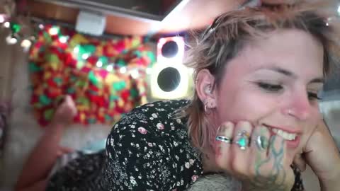 Snapshot of sophie_lovely chatting on 02-26-25, 05:31 derpy derpington online show from 02-26-25, 05:31