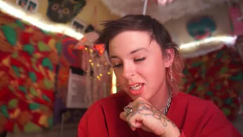 Snapshot of sophie_lovely chatting on 11-05-25, 04:34 derpy derpington online show from 11-05-25, 04:34