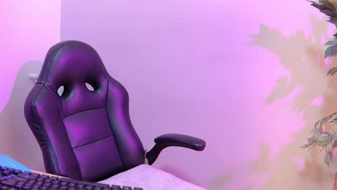 Snapshot of sophie_nolie chatting on 02-19-26, 12:45 Sophi online show from 02-19-26, 12:45