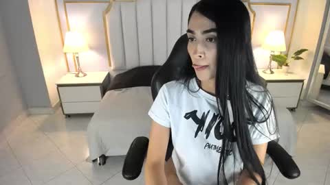 Snapshot of sophie_nolie chatting on 03-11-26, 11:38 Sophi online show from 03-11-26, 11:38