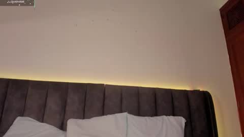 sophie_smith19 online show from 09-11-25, 02:28