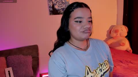 Snapshot of sophie_t_ chatting on 04-21-26, 04:19 Sofia online show from 04-21-26, 04:19