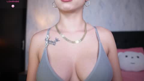 Snapshot of sophie_x1 chatting on 01-19-26, 01:09 Sophie online show from 01-19-26, 01:09