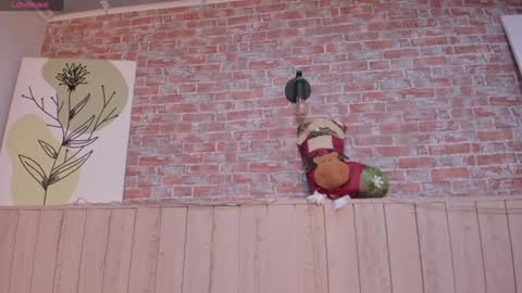 Sophie online show from 12-11-24, 03:37