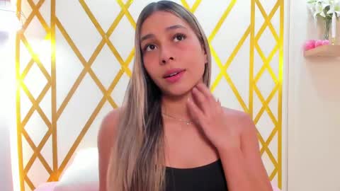 Sophie online show from 04-17-26, 01:14