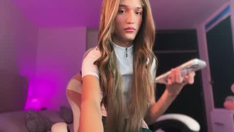Snapshot of sophiecornett chatting on 05-12-26, 09:01 online show from 05-12-26, 09:01