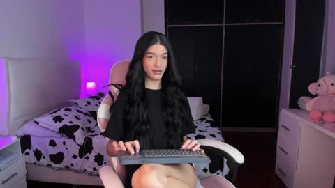 Snapshot of sophiecornett chatting on 05-19-26, 02:18 online show from 05-19-26, 02:18
