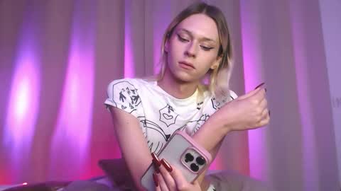 Snapshot of sophiediamond_x chatting on 10-21-25, 04:19 sophiediamond_x online show from 10-21-25, 04:19