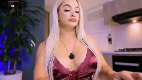 Snapshot of sophiehoney_ts chatting on 07-11-26, 02:31 SAMANTHA online show from 07-11-26, 02:31