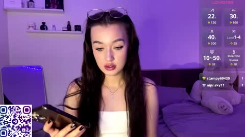 Snapshot of sophielainee chatting on 05-21-26, 05:20 citygirl my face is 10 my body tea everything on me natural im petiteee online show from 05-21-26, 05:20