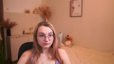 Emma online show from 05-20-26, 01:17