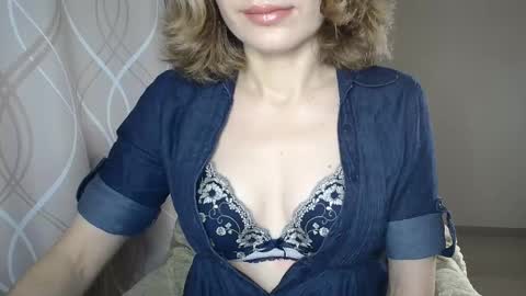 Sophiemisss online show from 10-27-25, 07:45