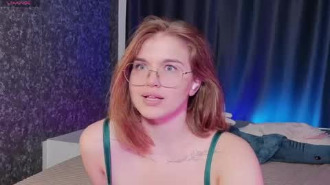 Snapshot of sophiemure chatting on 05-28-26, 08:39 Sophie online show from 05-28-26, 08:39