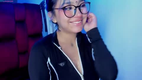 Snapshot of sophievv chatting on 04-21-26, 08:01 Sophie online show from 04-21-26, 08:01
