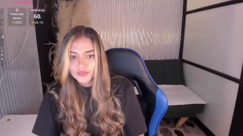 Snapshot of sophiewatson_ chatting on 06-18-26, 01:59 sophiewatson_ online show from 06-18-26, 01:59
