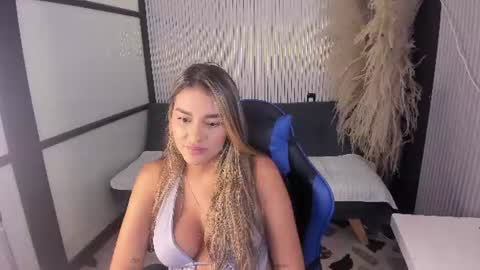 Snapshot of sophiewatson_ chatting on 06-24-26, 02:05 sophiewatson_ online show from 06-24-26, 02:05