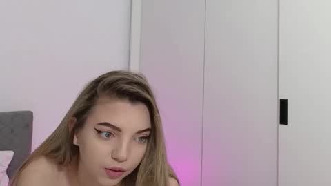 Snapshot of sophiewild1_ chatting on 02-04-26, 05:35 SophieWild online show from 02-04-26, 05:35