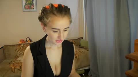 Snapshot of sophilorens chatting on 02-20-25, 02:02 Sophi online show from 02-20-25, 02:02