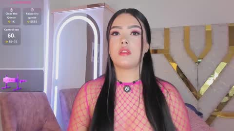 Snapshot of sophy_champagne chatting on 01-06-26, 01:20 sophy online show from 01-06-26, 01:20