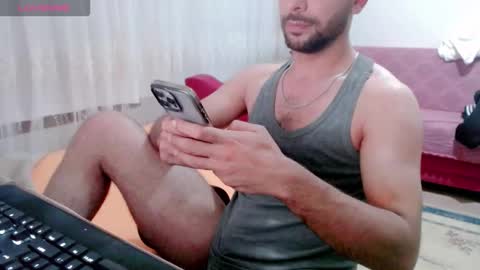 Snapshot of sorrymybadd chatting on 10-31-25, 10:44 luis online show from 10-31-25, 10:44