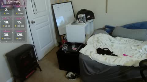 Bunnydathug online show from 12-20-24, 02:27