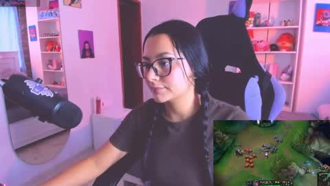 Lili online show from 05-28-26, 04:26