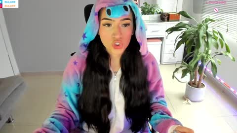 Luisa    online show from 01-06-25, 09:54