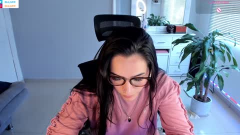Luisa    online show from 01-12-25, 09:08