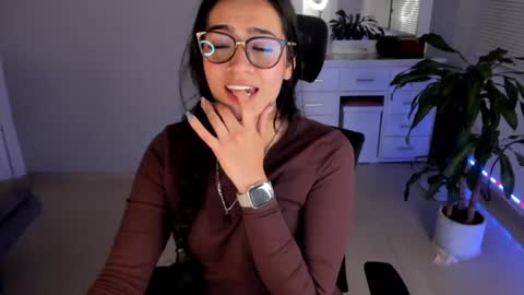 Luisa    online show from 01-15-25, 03:54
