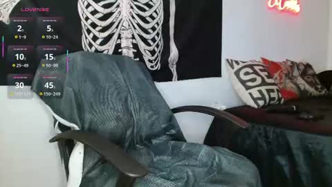 Snapshot of soyelcarlitos chatting on 06-19-26, 06:56 El Carlitos online show from 06-19-26, 06:56