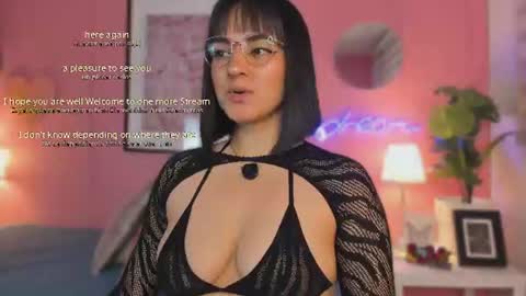 Snapshot of soysaraa_ chatting on 06-17-26, 04:48 Aleja online show from 06-17-26, 04:48