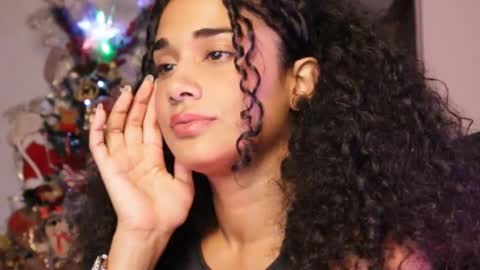 Snapshot of soytropicalfruit chatting on 01-05-25, 04:25 You want to talk to me more personal follow me in My Channel VIP 50 the discount online show from 01-05-25, 04:25