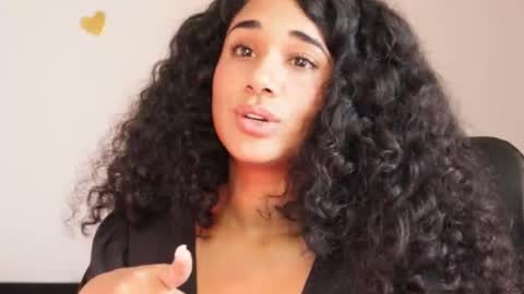 Snapshot of soytropicalfruit chatting on 01-12-25, 08:25 You want to talk to me more personal follow me in My Channel VIP 50 the discount online show from 01-12-25, 08:25