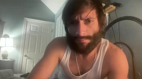 Snapshot of spacecase843 chatting on 02-06-25, 05:25 TrndSettrz online show from 02-06-25, 05:25