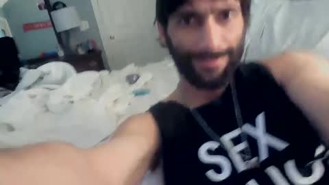 Snapshot of spacecase843 chatting on 02-28-25, 06:32 TrndSettrz online show from 02-28-25, 06:32