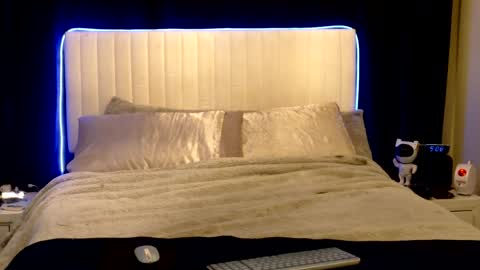 Snapshot of spacekittyyy chatting on 07-19-26, 02:04 spacekittyyy online show from 07-19-26, 02:04