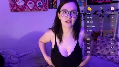 Snapshot of spaceyyybaby chatting on 06-19-26, 02:05 Saturn online show from 06-19-26, 02:05