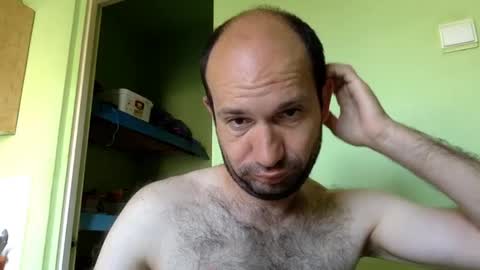 Snapshot of sparei7 chatting on 06-17-26, 10:06 Snaiky online show from 06-17-26, 10:06