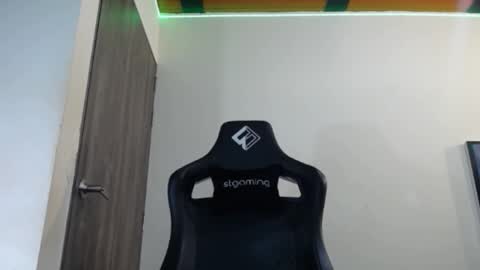 Snapshot of spartacus_cam chatting on 02-05-25, 05:52 online show from 02-05-25, 05:52